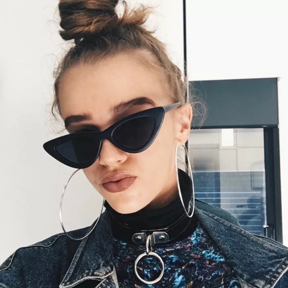 Boutique Accessories - RETRO😎BLACK SLIM CATEYE SUNNIES😎NEW